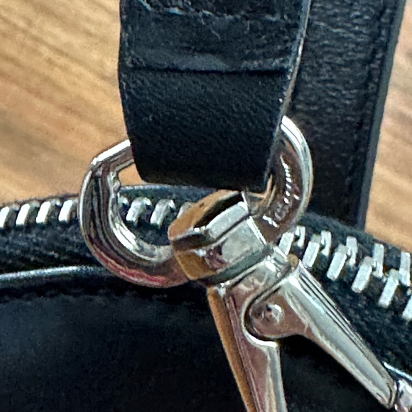 Salvatore Ferragamo Vintage Small Crossbody Bag Black Leather. - Picture 12 of 12